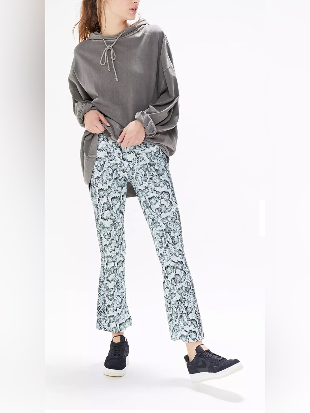 Urban Outfitters gray Allie printed snakeskin flare ankle stretch pant sz S